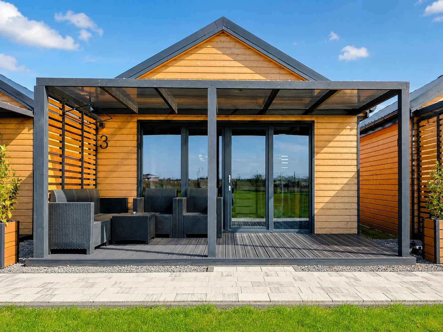 Ferienhaus RELAXO Nummer 3 mit Terrasse und Gartenmöbeln