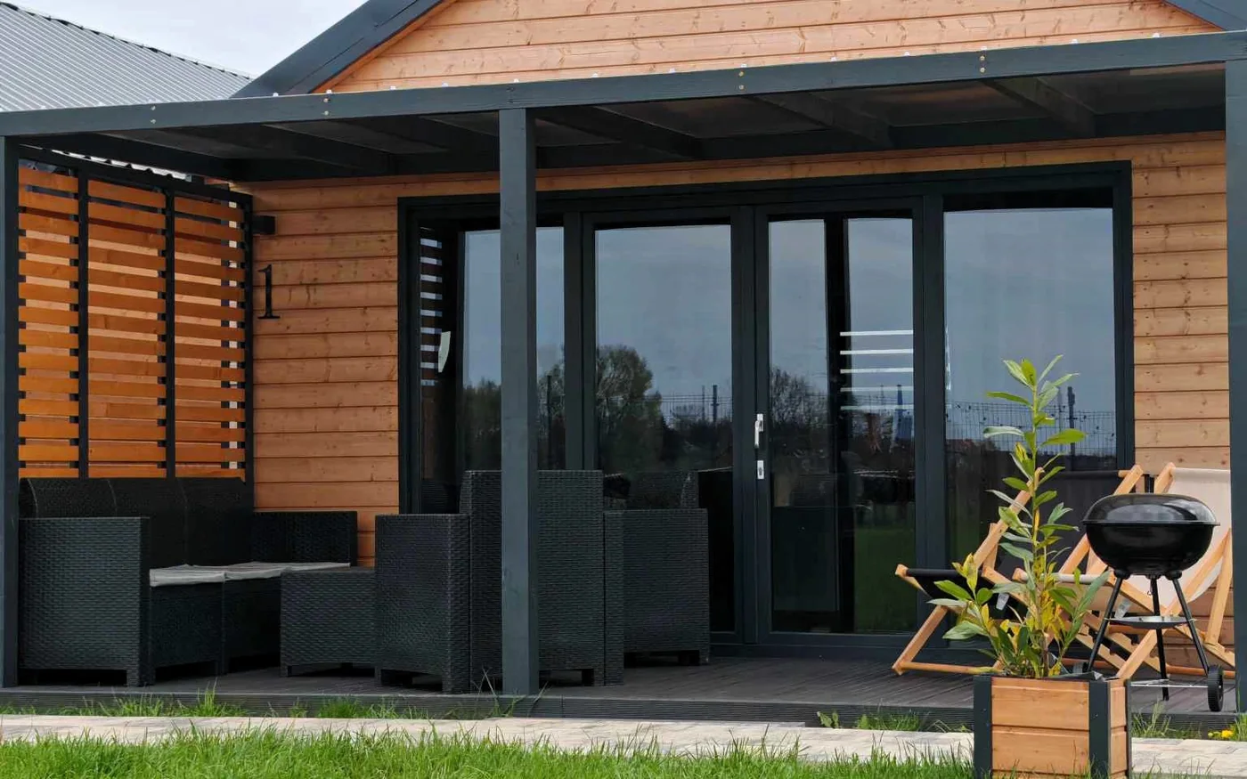 Holzhaus auf dem Gelände von RELAXO Rewal